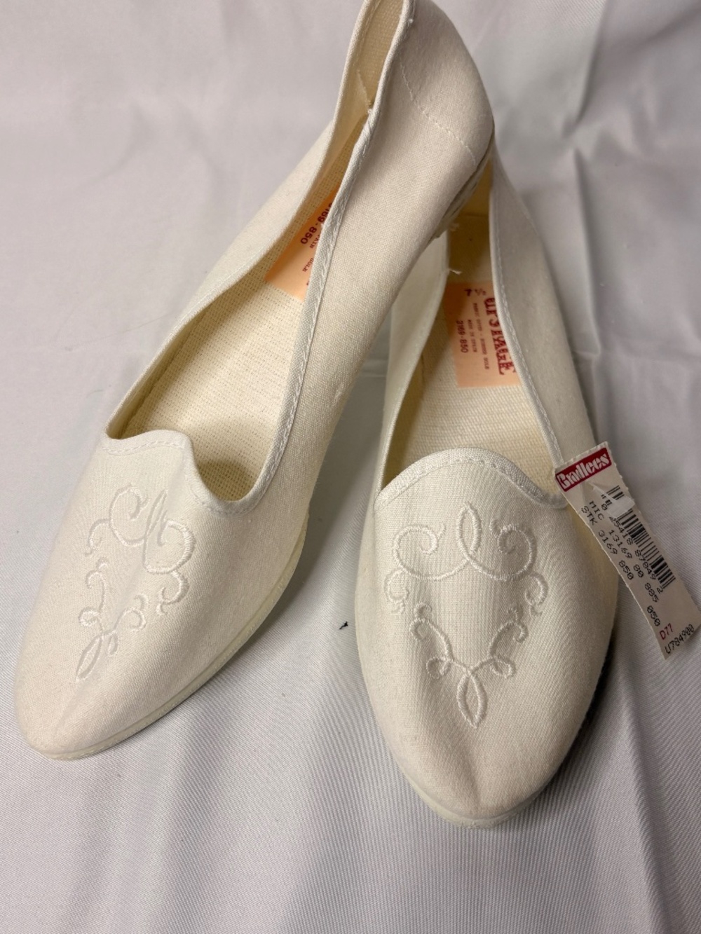 NEW Vtg Upstage Ballet Flats Women’s White/Cream Embroidered Scroll S US 6/7.5